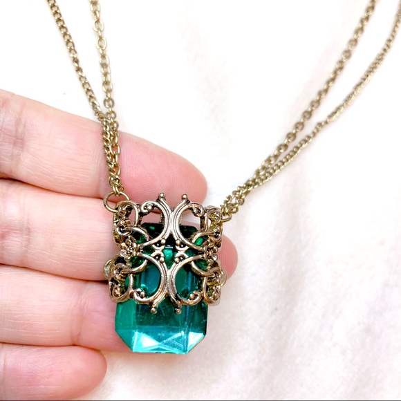 Elegant Vintage Look Green Resin Pendant Double Chain Necklace - Picture 6 of 12